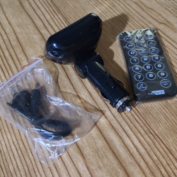 Nexxtech car FM Transmitter with remote (AS IS) - Picture 3 of 7